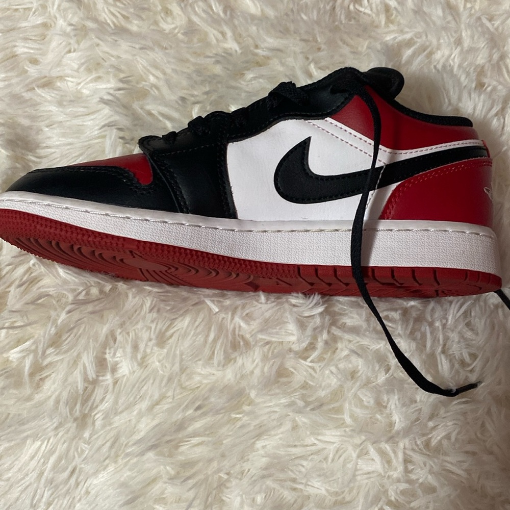 bred toe low kids jordan’s